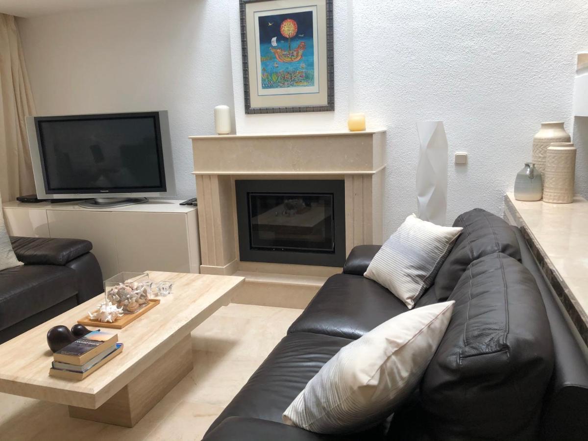 Dominion Beach House 埃斯特波纳 外观 照片