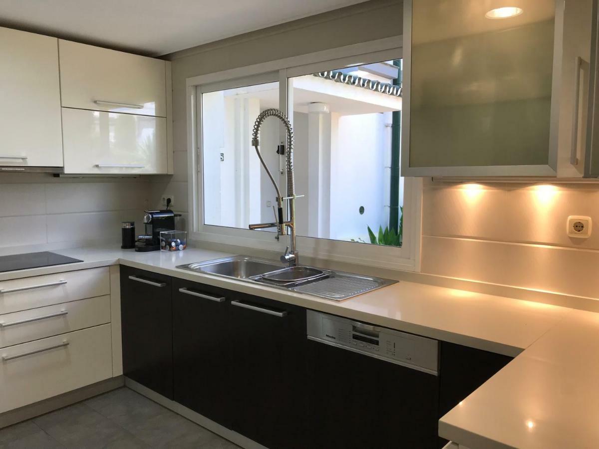 Dominion Beach House 埃斯特波纳 外观 照片
